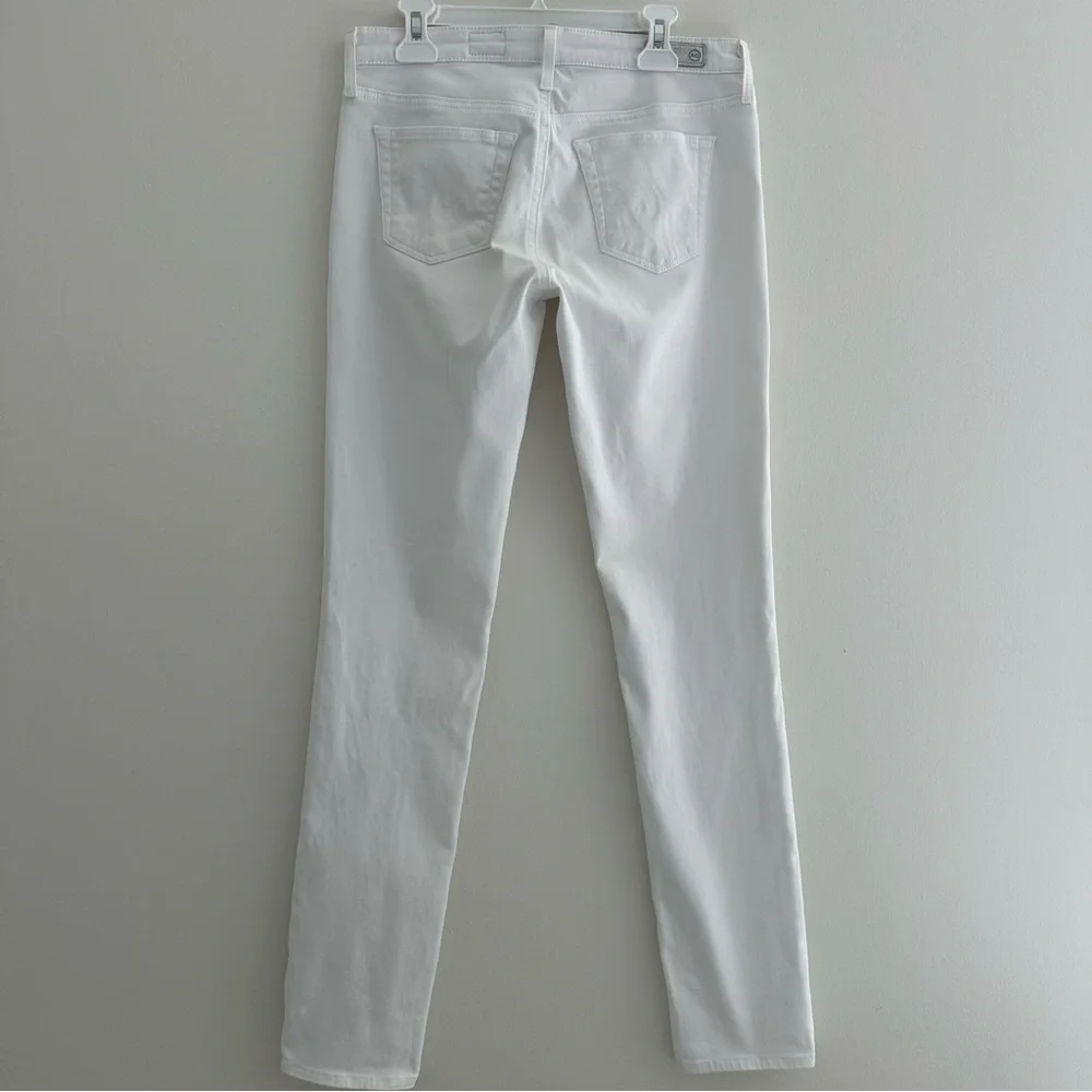 AG THE STILT Women’s White Gigarette Leg Super Soft Jeans 25R